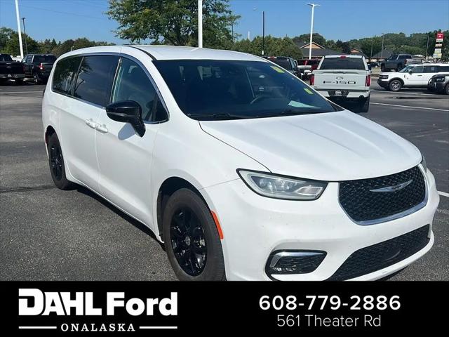 2025 Chrysler Pacifica Select for sale in Onalaska, WI