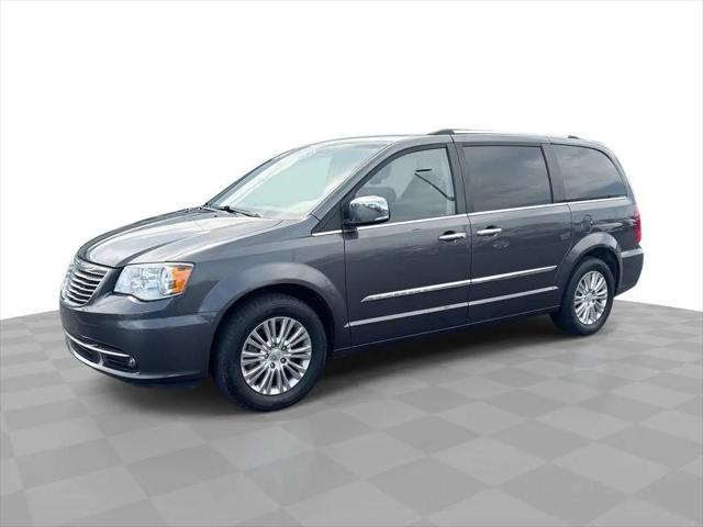 2016 Chrysler Town & Country Limited for sale in Center Line, MI