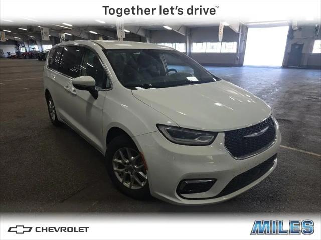 2023 Chrysler Pacifica Touring L for sale in Decatur, IL