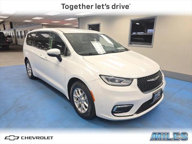2023 Chrysler Pacifica Touring L for sale in Decatur, IL