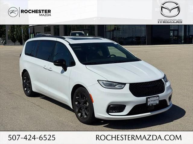 2025 Chrysler Pacifica Limited for sale in Rochester, MN