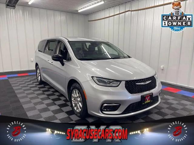 2024 Chrysler Pacifica Touring L for sale in Bridgeport, NY