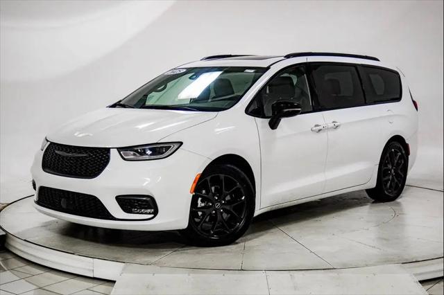 2025 Chrysler Pacifica Limited for sale in Minneapolis, MN