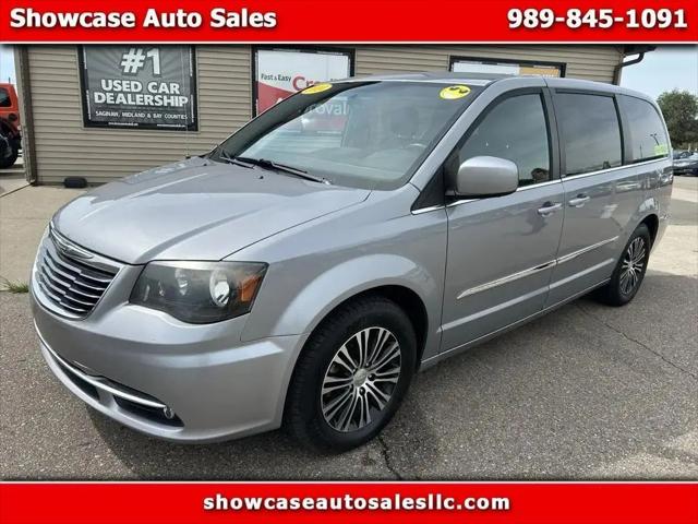 2014 Chrysler Town & Country S for sale in Chesaning, MI