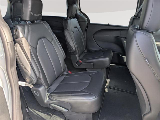 2027 Chrysler Pacifica LX