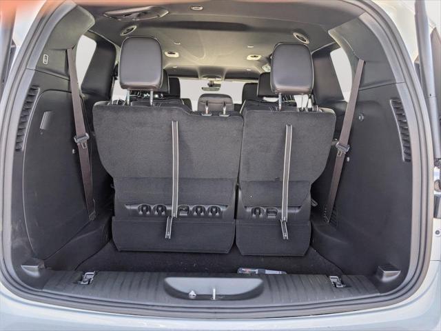 2027 Chrysler Pacifica LX