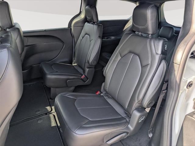 2027 Chrysler Pacifica LX