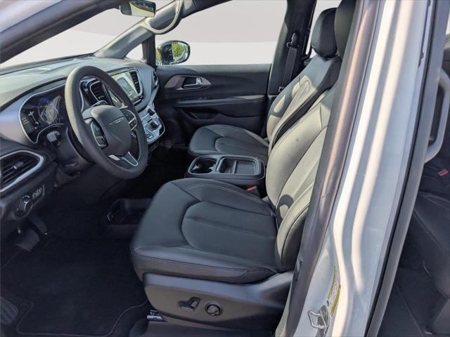 2027 Chrysler Pacifica LX