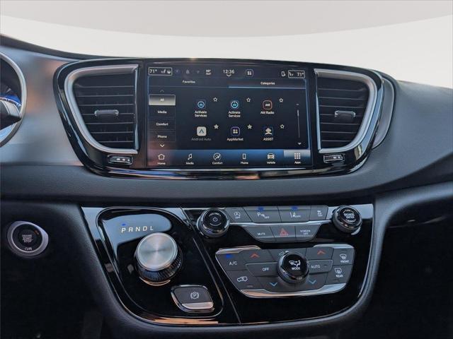 2027 Chrysler Pacifica LX