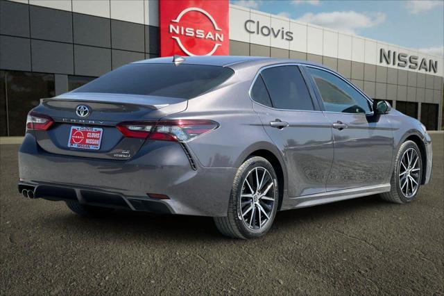 2022 Toyota Camry SE Hybrid