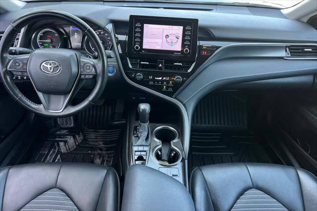 2022 Toyota Camry SE Hybrid