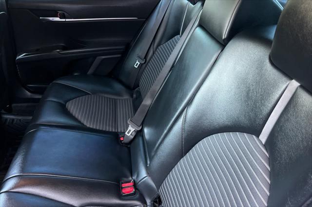 2022 Toyota Camry SE Hybrid