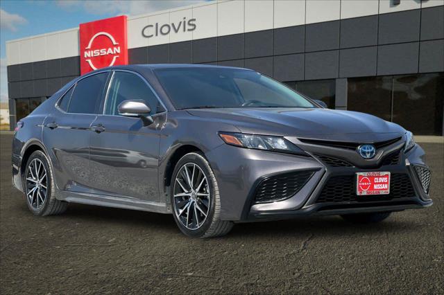 2022 Toyota Camry SE Hybrid