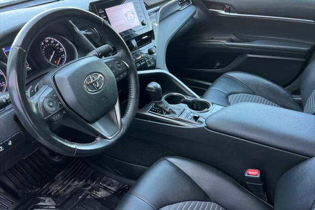 2022 Toyota Camry SE Hybrid