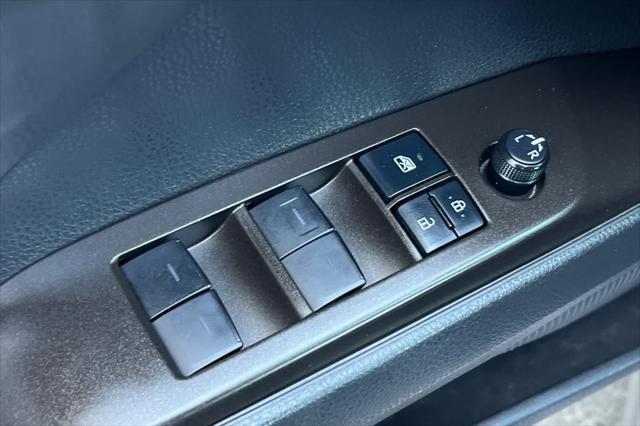 2022 Toyota Camry SE Hybrid