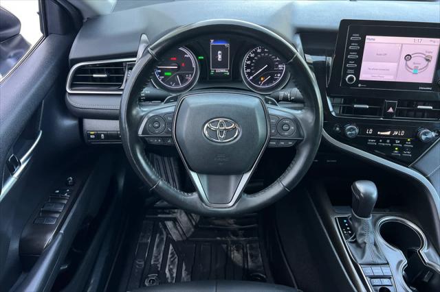 2022 Toyota Camry SE Hybrid