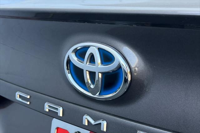 2022 Toyota Camry SE Hybrid