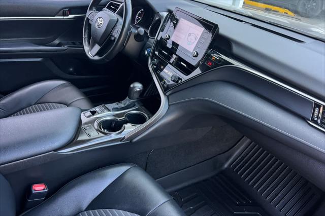 2022 Toyota Camry SE Hybrid