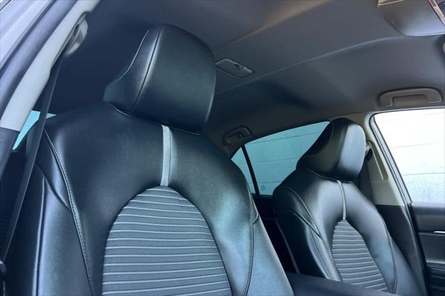 2022 Toyota Camry SE Hybrid