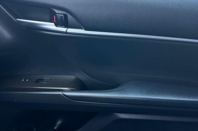 2022 Toyota Camry SE Hybrid