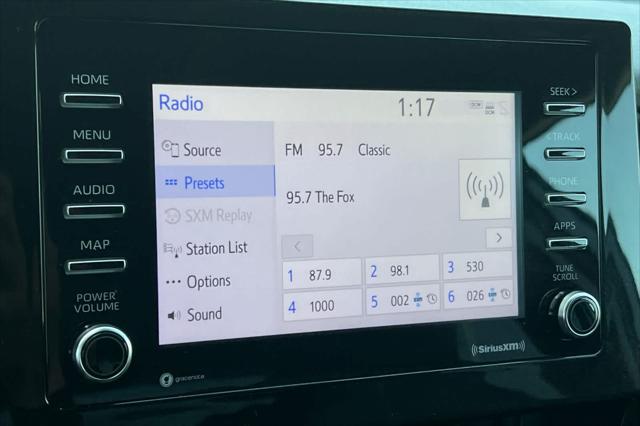2022 Toyota Camry SE Hybrid