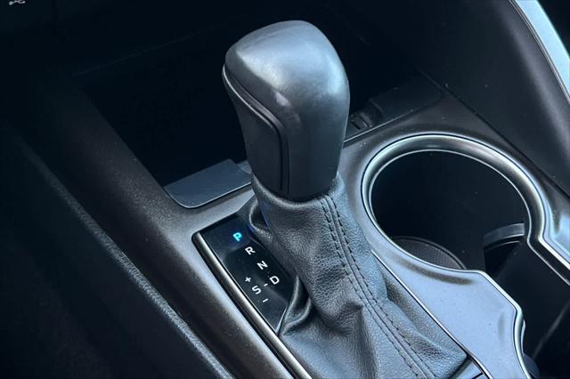 2022 Toyota Camry SE Hybrid