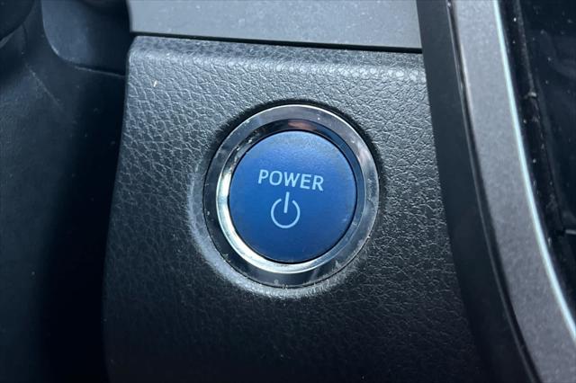 2022 Toyota Camry SE Hybrid