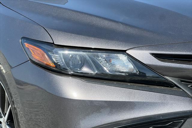 2022 Toyota Camry SE Hybrid