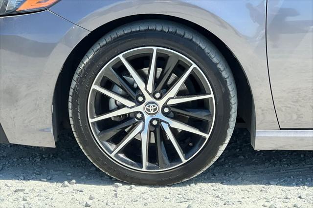 2022 Toyota Camry SE Hybrid