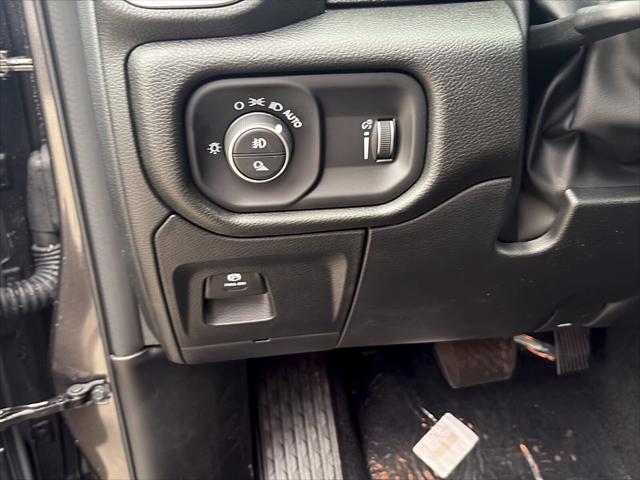 2026 Ram 1500 Express Crew Cab 4x4 57 Box