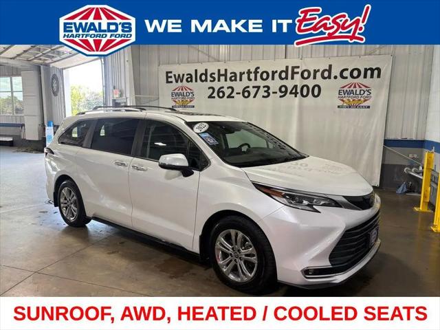 2022 Toyota Sienna Platinum for sale in Hartford, WI