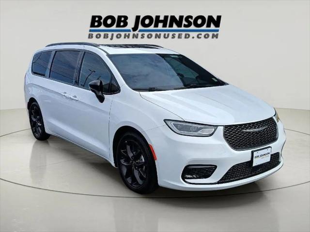 2025 Chrysler Pacifica Limited for sale in Rochester, NY