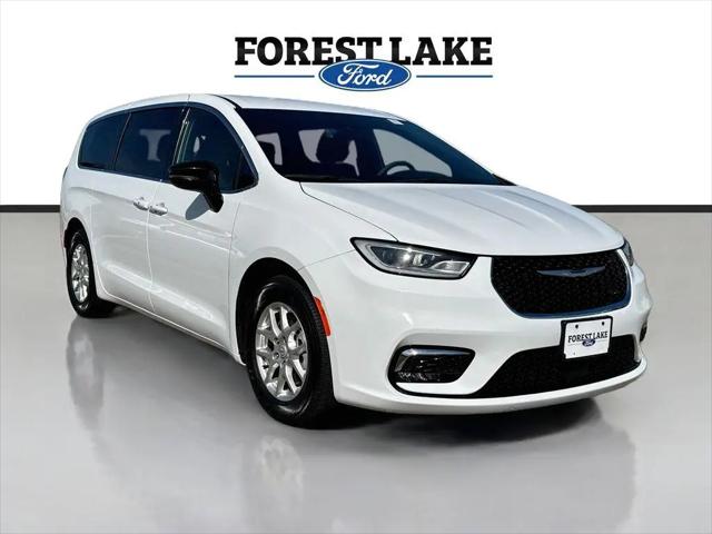 2025 Chrysler Pacifica Select for sale in Forest Lake, MN
