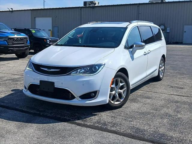 2017 Chrysler Pacifica Limited for sale in Monticello, IN