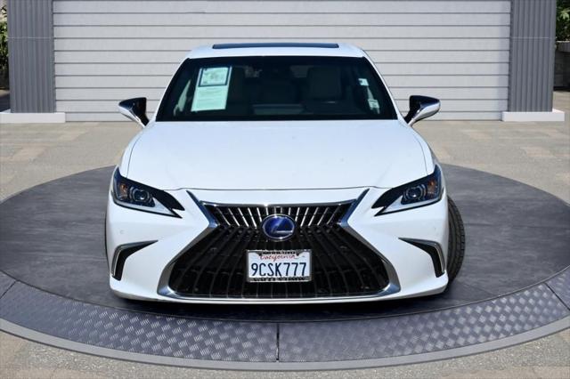 2022 Lexus ES 300h 300h