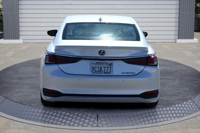 2022 Lexus ES 300h 300h