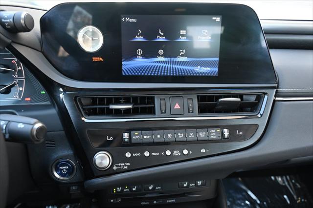 2022 Lexus ES 300h 300h