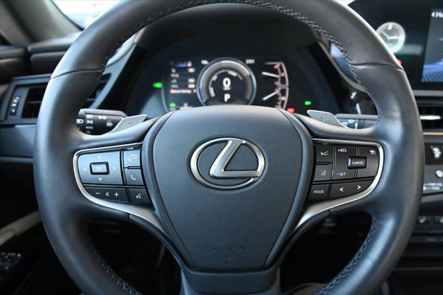 2022 Lexus ES 300h 300h