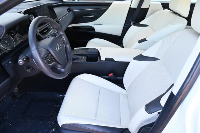 2022 Lexus ES 300h 300h