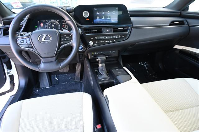 2022 Lexus ES 300h 300h