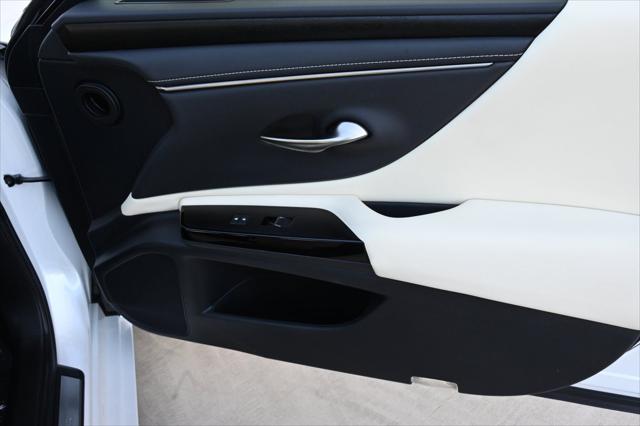 2022 Lexus ES 300h 300h