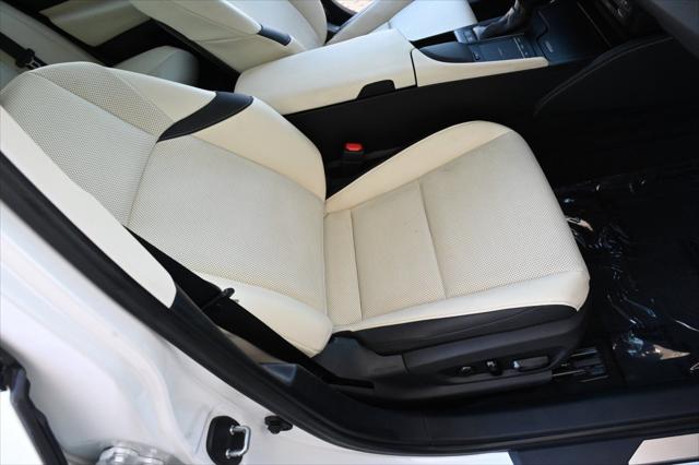 2022 Lexus ES 300h 300h