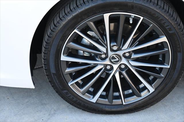 2022 Lexus ES 300h 300h