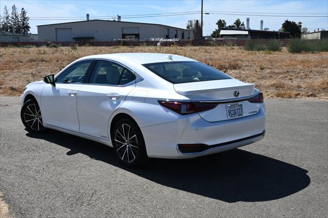 2022 Lexus ES 300h 300h