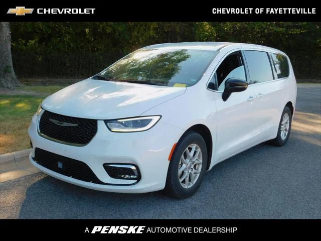 2025 Chrysler Pacifica Select for sale in Fayetteville, AR
