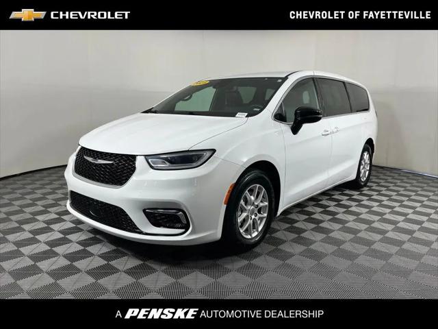 2025 Chrysler Pacifica Select for sale in Fayetteville, AR