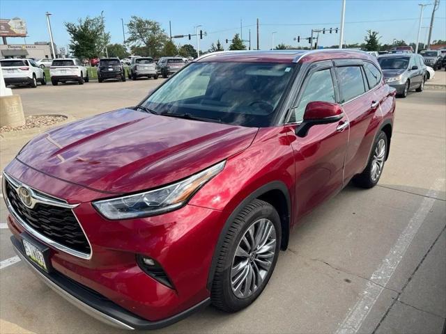 2020 Toyota Highlander Platinum for sale in Cedar Rapids, IA