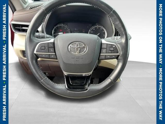 2020 Toyota Highlander Platinum for sale in Cedar Rapids, IA