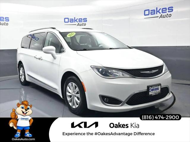 2017 Chrysler Pacifica Touring-L for sale in North Kansas City, MO