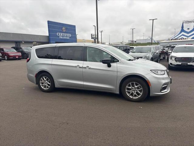 2024 Chrysler Pacifica Touring L for sale in Dubuque, IA